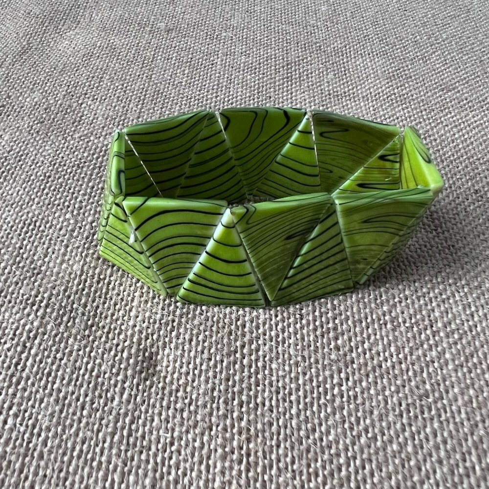 Green swirl triangle stretch bracelet retro bold bright statement 😀